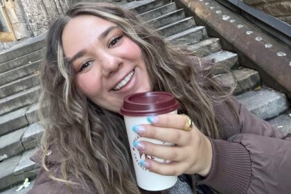 An American tourist goes viral after embarrassing culture slip ups in Scotland from asking about air con to hat etiquette yet falls in love with Edinburgh Glasgow and the people.