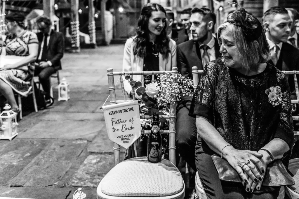 UK photographer David Scholes wins 2025 International Wedding Photographer of the Year with a perfectly timed hilarious kid and cake shot beating 2500 global entries in style.