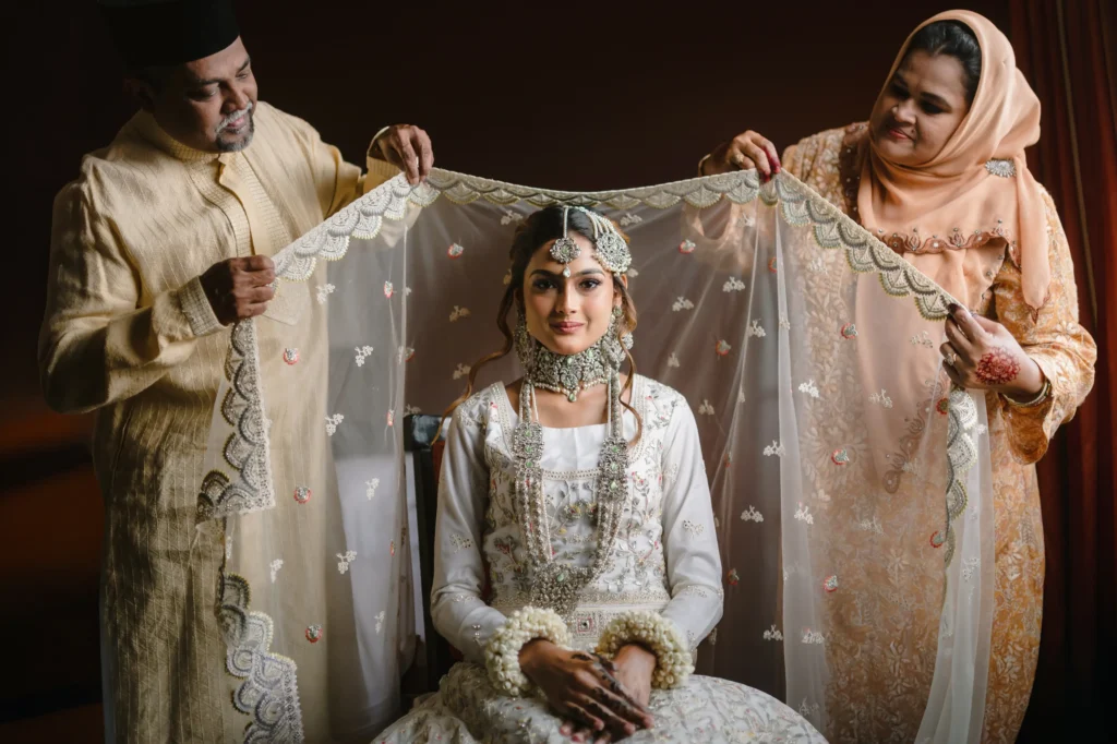 UK photographer David Scholes wins 2025 International Wedding Photographer of the Year with a perfectly timed hilarious kid and cake shot beating 2500 global entries in style.