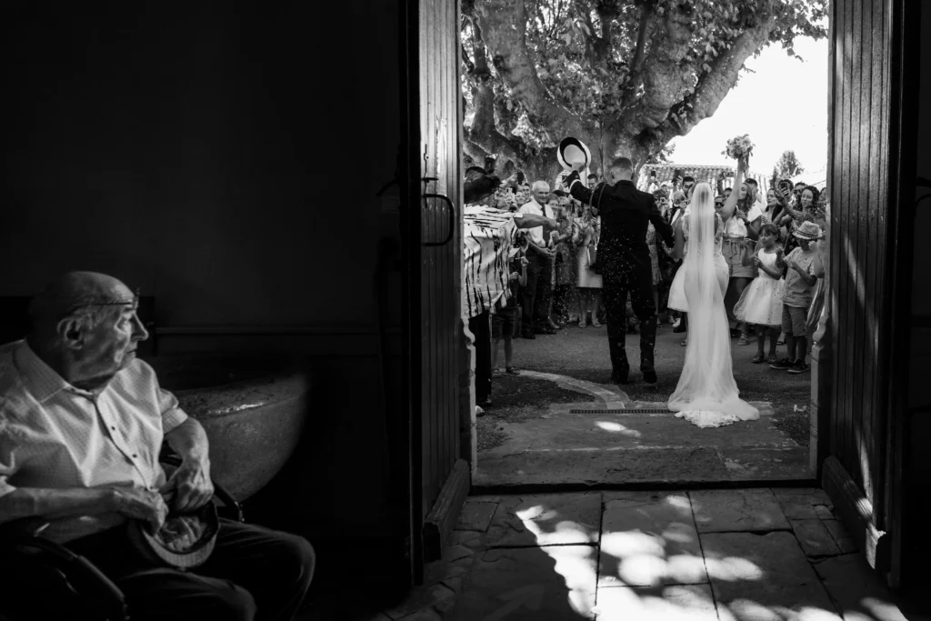 UK photographer David Scholes wins 2025 International Wedding Photographer of the Year with a perfectly timed hilarious kid and cake shot beating 2500 global entries in style.
