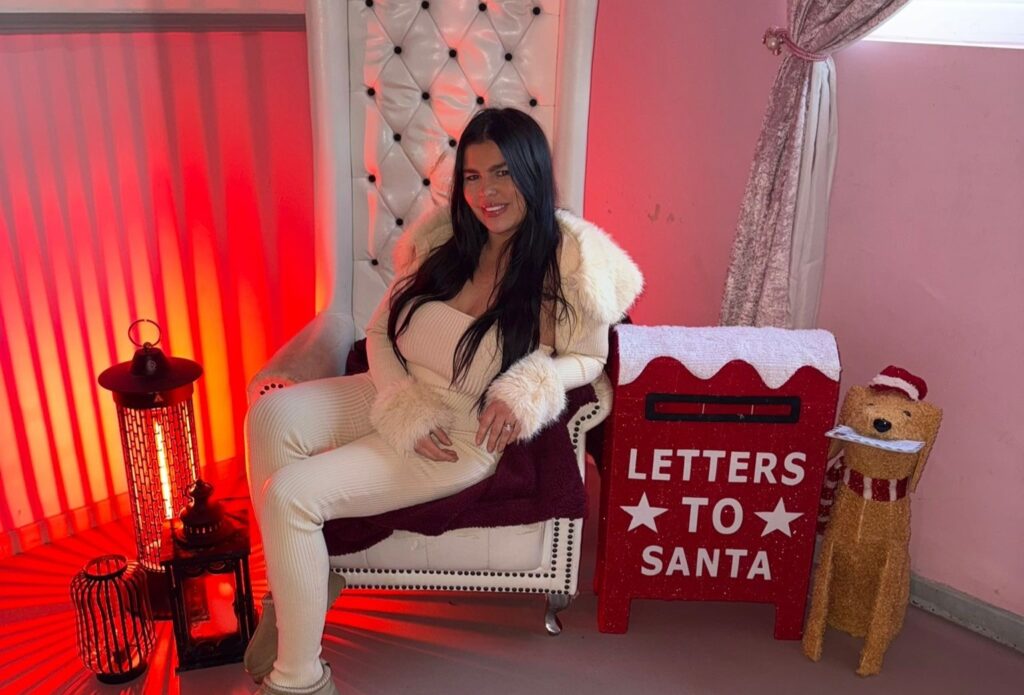 Mischievous puppy lands on the naughty list after tugging off Santas beard at a festive grotto, hilarious video sparks Elf comparisons and racks up views.