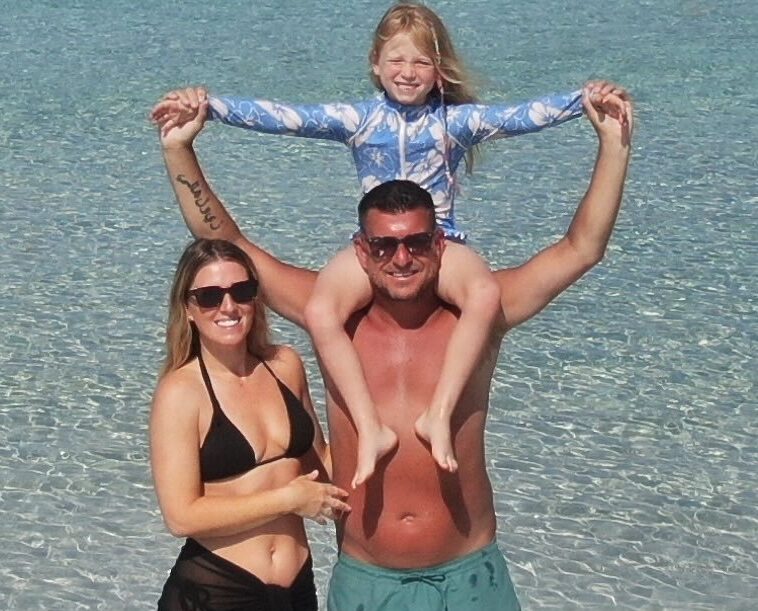 Family on a year long adventure swaps UK Christmas chaos for Sydney sunshine choosing beach days and experiences over presents while travelling the world together.
