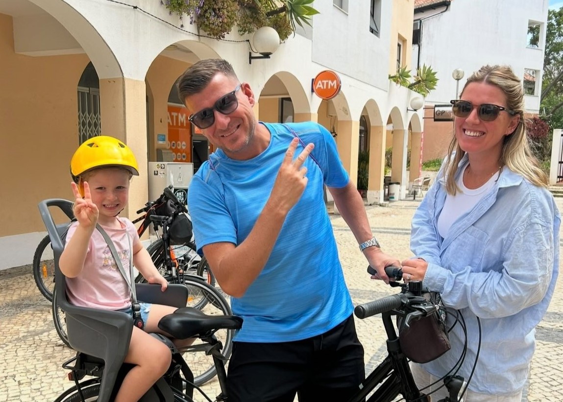 Family on a year long adventure swaps UK Christmas chaos for Sydney sunshine choosing beach days and experiences over presents while travelling the world together.