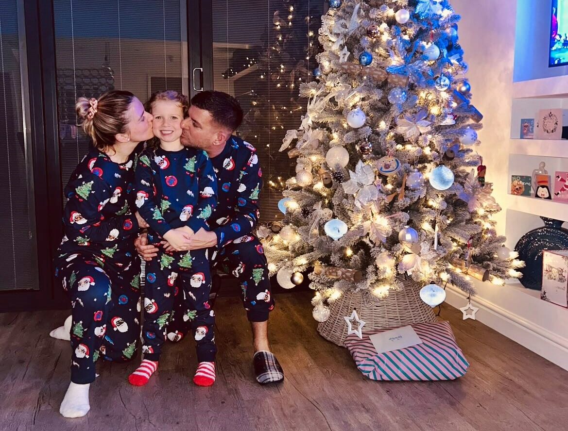 Family on a year long adventure swaps UK Christmas chaos for Sydney sunshine choosing beach days and experiences over presents while travelling the world together.