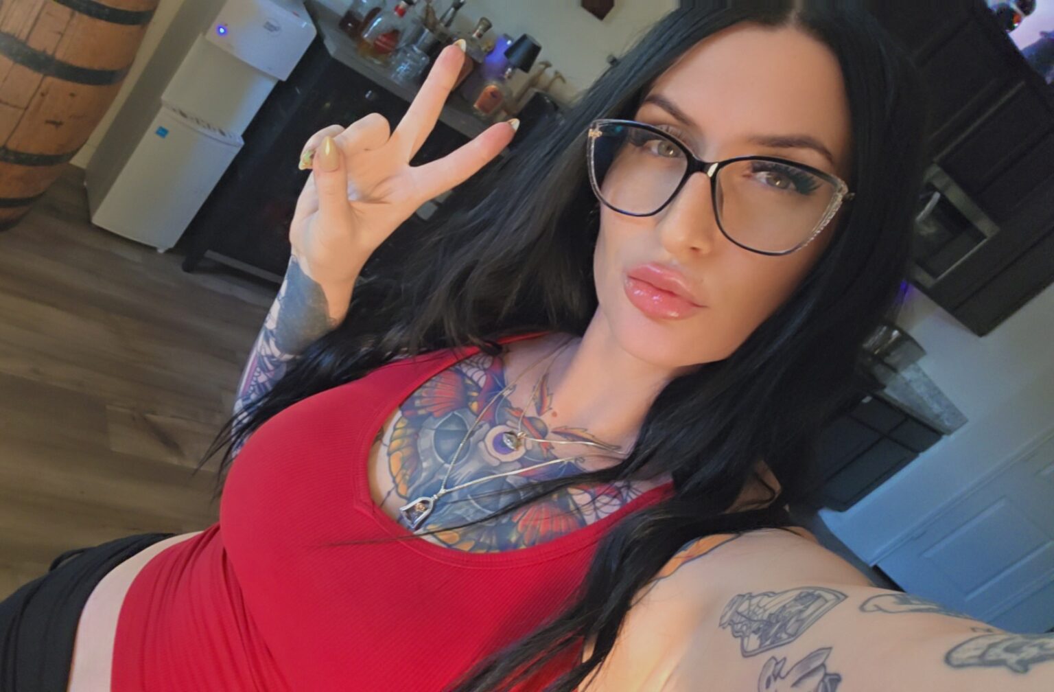 A mum earning up to £3,000 a month dumpster diving is funding a lavish Christmas waterpark holiday for her kids by reselling brand new goods rescued from bins.