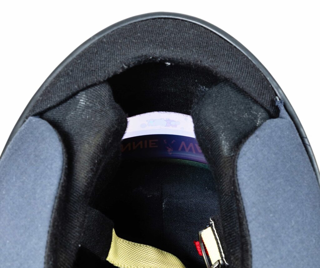 Lewis Hamilton’s rare McLaren Mercedes helmet heads to auction for £105,000, giving fans a unique chance to own iconic F1 history inspired by Ayrton Senna.