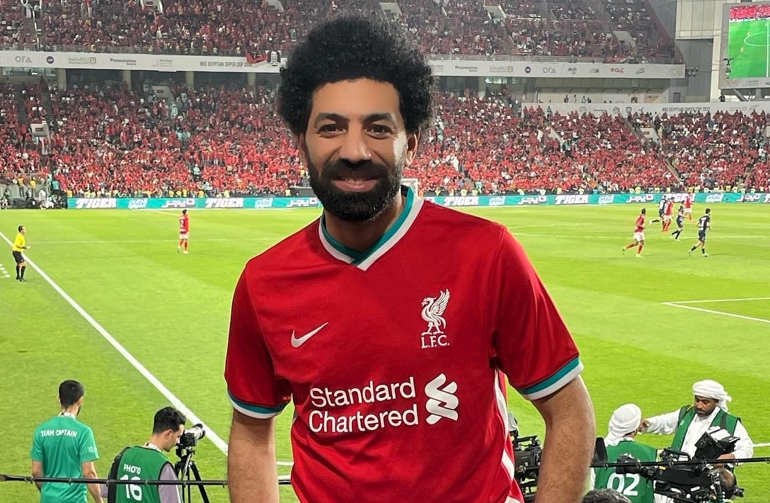 Mo Salah lookalike urges Liverpool star to leave club after scathing comments saying legend is being pushed out unfairly and should join Barcelona instead of Saudi move.