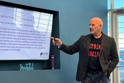 A neurologist warns diet soda could raise dementia risk by 290% and stroke by 300% citing long term studies and urging people to switch to water or tea to protect brain health.