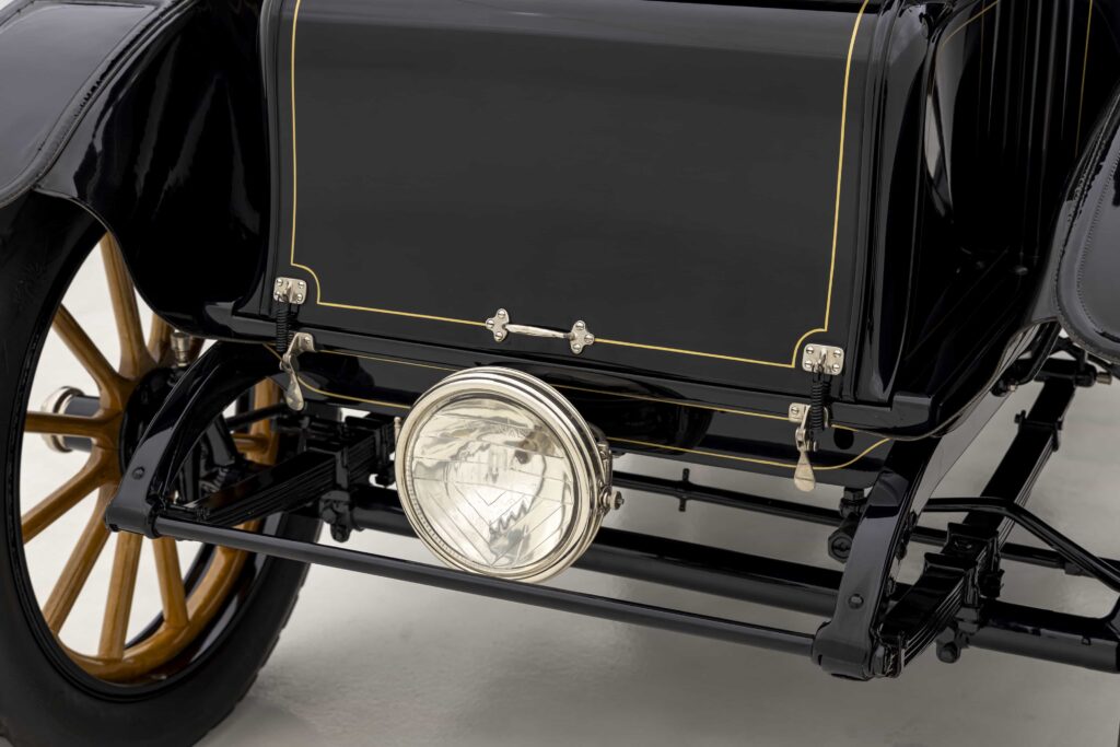 A 1912 Baker Electric Model V one of the world’s earliest electric cars is heading to auction for £375,000 celebrated for its design history and meticulous restoration.