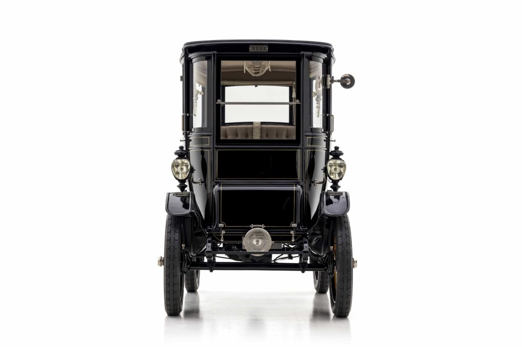 A 1912 Baker Electric Model V one of the world’s earliest electric cars is heading to auction for £375,000 celebrated for its design history and meticulous restoration.