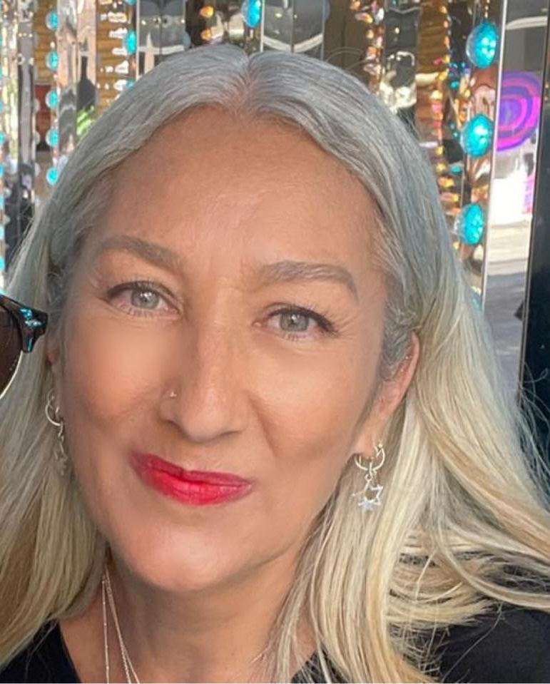 Pet cat left baffled after huge seagull pecks at window sparking bizarre stare down as second cat joins the showdown in funny Dorset home moment caught on video now wows.