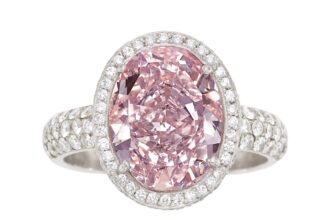 A rare 6.17 carat natural pink diamond loved by A listers sold for £1.64m, soaring past its estimate as demand for large fancy pink stones surges after the Argyle mine closure.