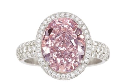 A rare 6.17 carat natural pink diamond loved by A listers sold for £1.64m, soaring past its estimate as demand for large fancy pink stones surges after the Argyle mine closure.