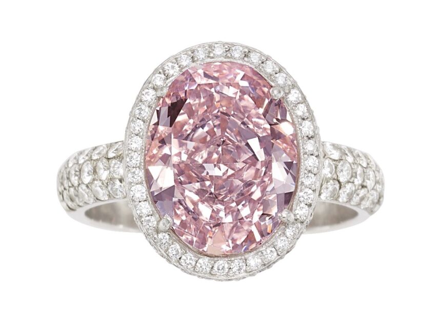 A rare 6.17 carat natural pink diamond loved by A listers sold for £1.64m, soaring past its estimate as demand for large fancy pink stones surges after the Argyle mine closure.