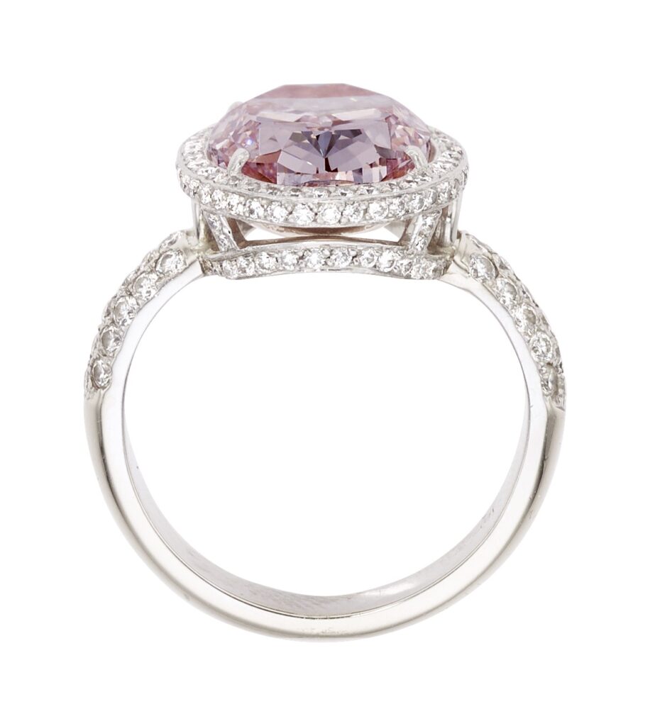 A rare 6.17 carat natural pink diamond loved by A listers sold for £1.64m, soaring past its estimate as demand for large fancy pink stones surges after the Argyle mine closure.