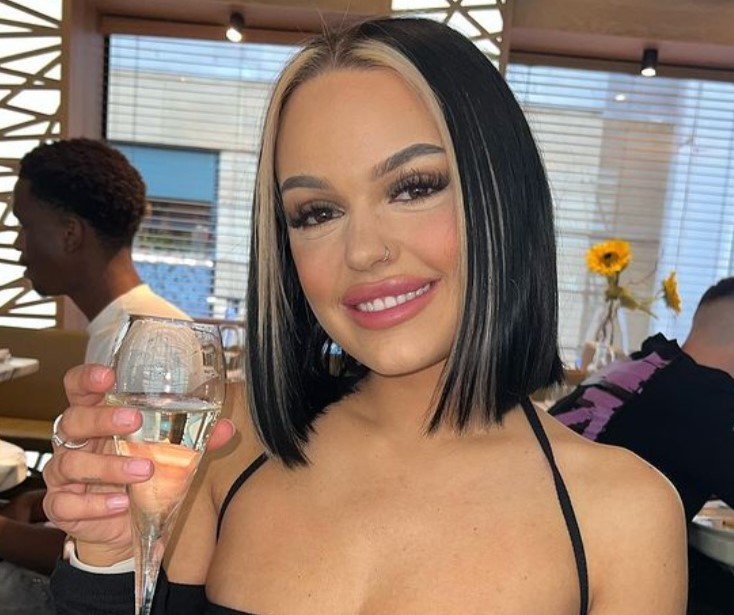 Woman woke from migraine nap with Geordie accent replacing her Staffordshire voice due to rare foreign accent syndrome and now says it feels like the real her.