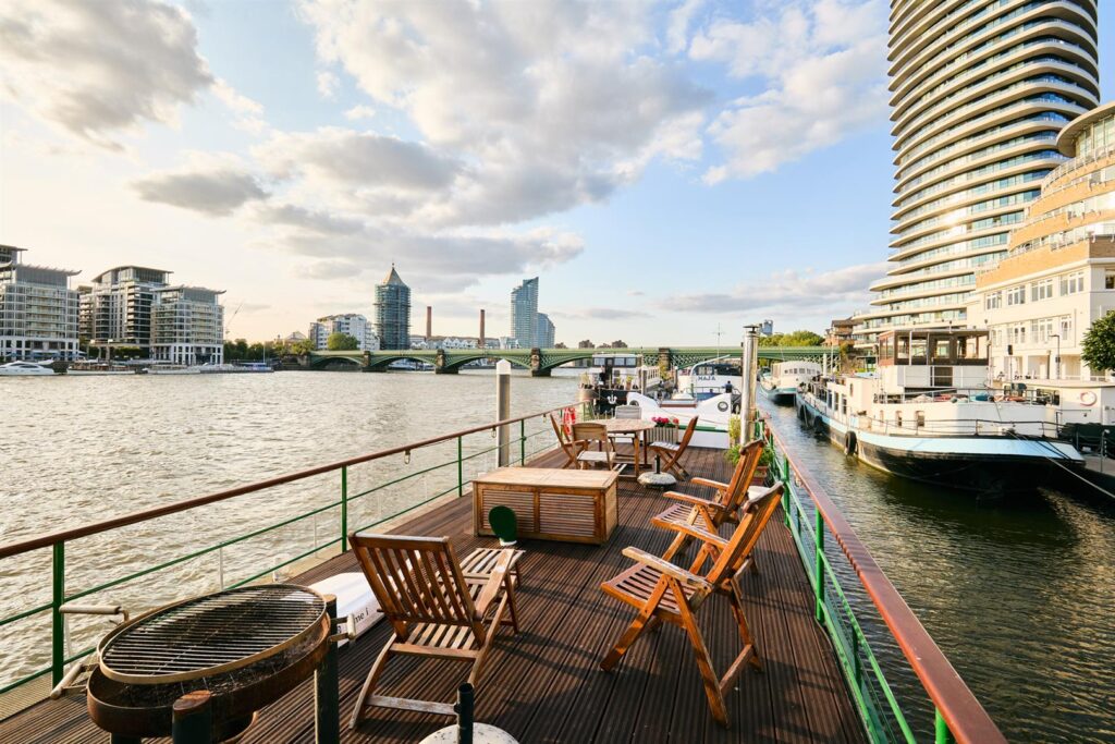 Floating hotel barge on Thames hits market for £1m. 1926 Dutch vessel with three bedrooms, panoramic river views and rare 105-year Battersea mooring lease included.