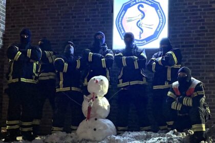 Hamburg police reveal fire brigade kidnapped their snowman Jonny in masked heist. Things about to get heated as cops investigate firefighter ransom photo.