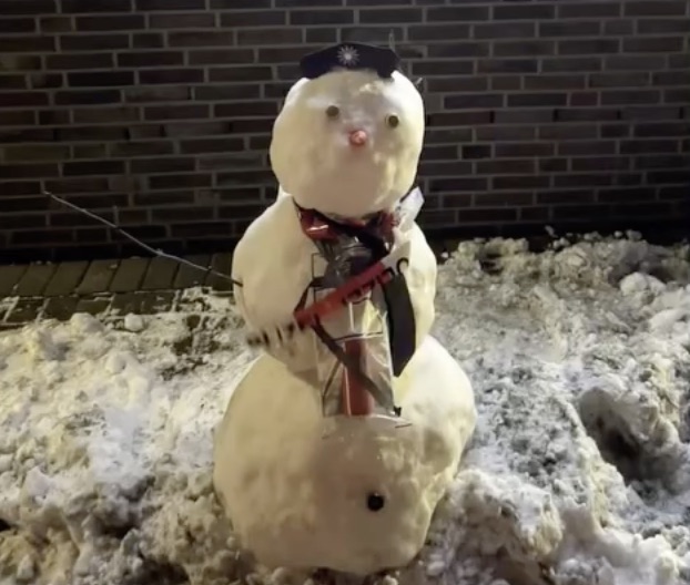 Hamburg police reveal fire brigade kidnapped their snowman Jonny in masked heist. Things about to get heated as cops investigate firefighter ransom photo.