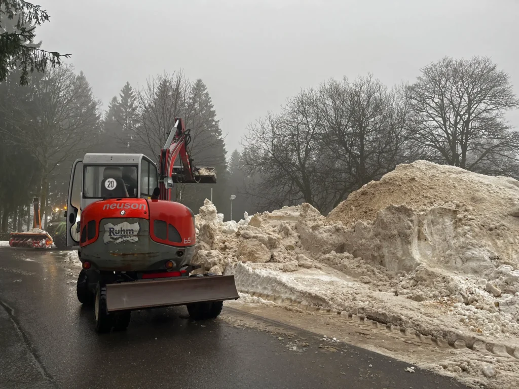 Couple builds Lars the Great, a 100-ton 38ft snowman at German mountain campsite with help from 30 volunteers. The giant features hand-crocheted scarf.