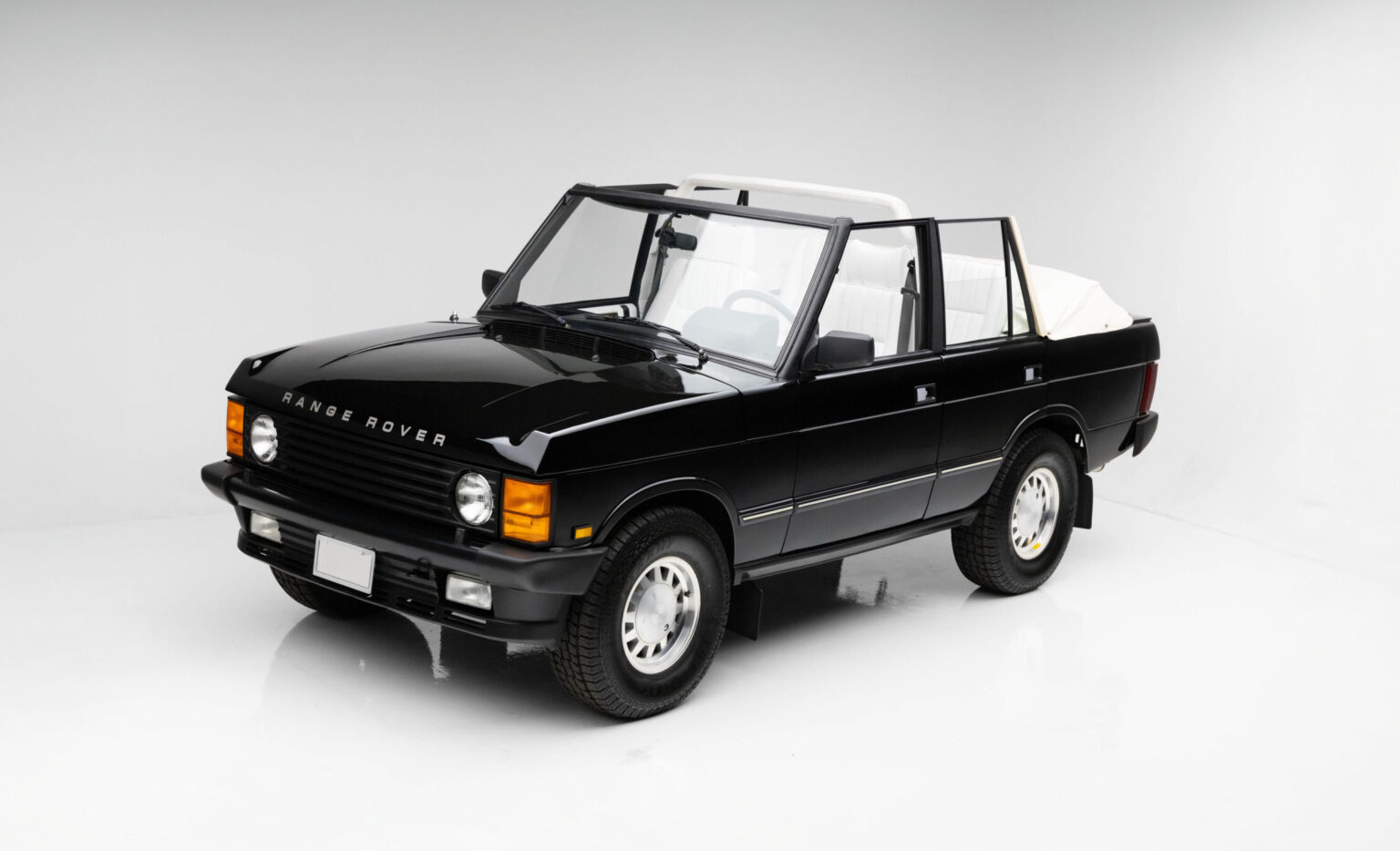 A rare roofless Range Rover built for Brunei’s royal family is heading to auction with a £110,000 guide price, featuring a V8 engine and bespoke convertible design