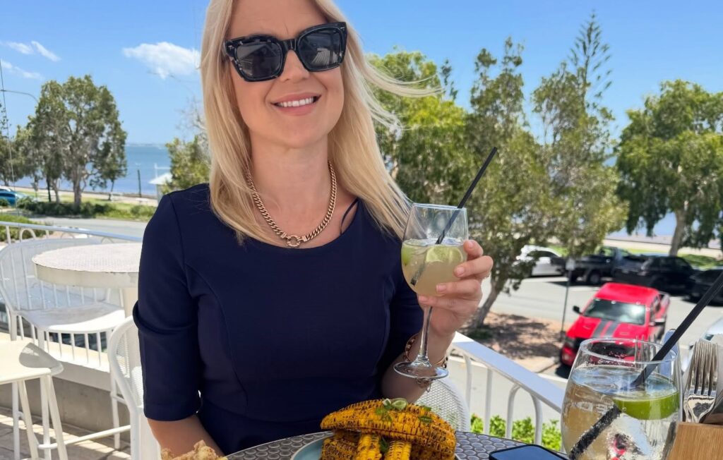 Two deaf friends communicate offline in pool without cochlear implants - viral video with 4.7m views shows Cassandra and Dylan using lip reading and gestures.