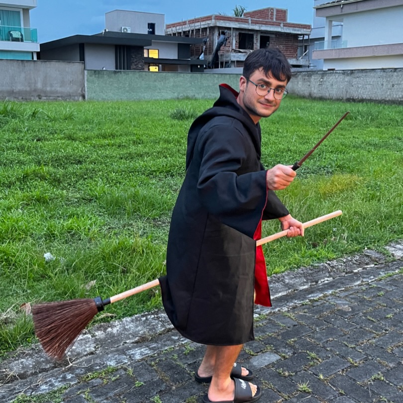 Brazilian singer forced to drop Harry from stage name after Warner Bros warns of trademark infringement - 1M follower artist now just Bruxo the Wizard.