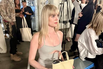 Woman carries pet pigeon Pidge in handbag and feels like proud mum when spotted. Abby Jardine, 28, takes her feathered friend on errands, to meet friends and parks.