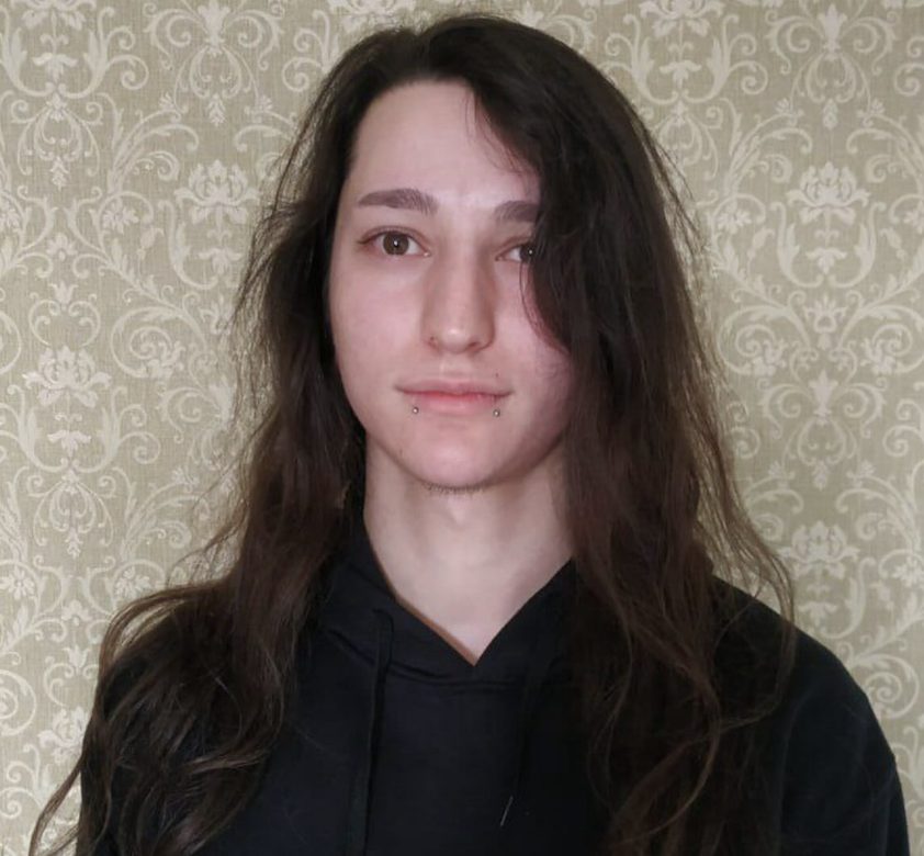 Tattoo artist August Chupakabra reveals pain of tattooing red vine across forehead rated 8/10. The 27-year-old from Poland spent two hours creating his latest extreme body art.