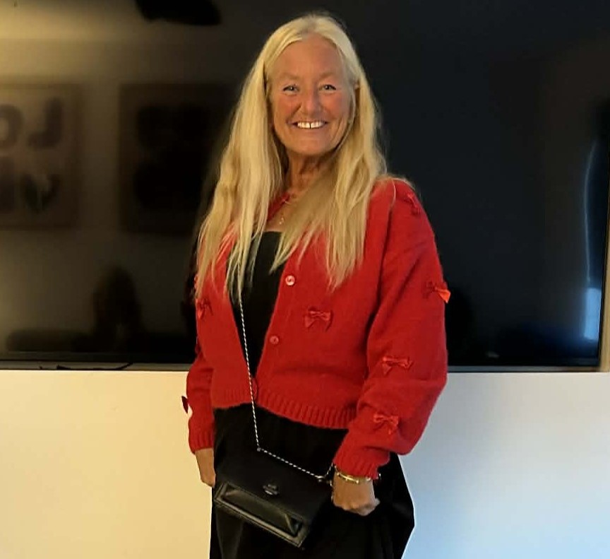 Mum Angi Wright lost six stone in five months using weight loss jabs funded by ditching takeaways and vending machine snacks, saving the £1,000 treatment cost herself.