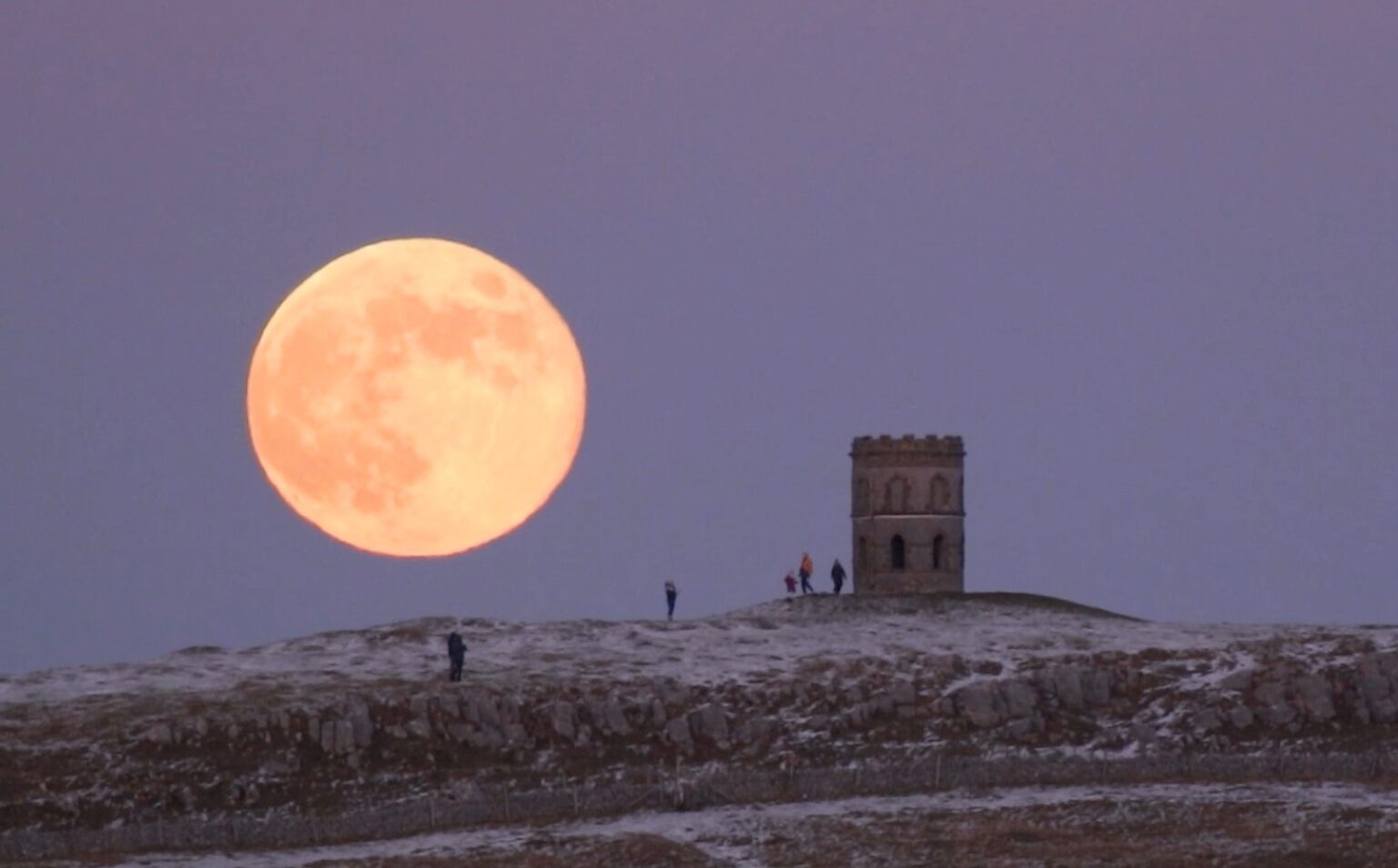 Breathtaking time lapse captures a giant wolf supermoon rising over a frozen landscape in Derbyshire, filmed at perihelion to reveal the moon’s dramatic size and beauty..