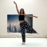 A woman has amazed millions after building a full-size ice rink inside her garage in just an hour, giving her family a way to skate when rinks were shut