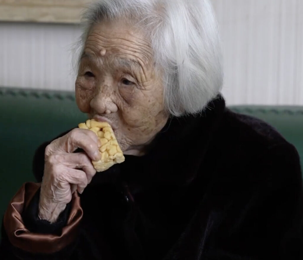101-year-old night owl stays up until 2am watching TV and eating crisps, claiming it's her secret to longevity. Chinese woman still has full set of teeth and wakes at 10am.