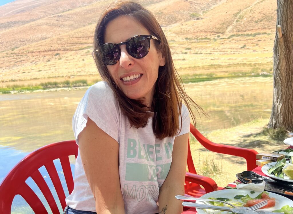 Woman with coeliac disease brought cart of ingredients to restaurant and helped chef prepare her meal. The viral video sparked heated debate online with 2.1m views.