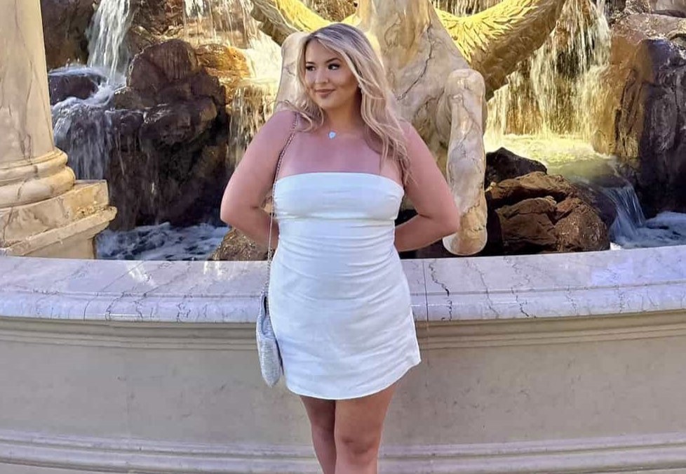 Singer Lauren Amour captures spooky Slenderman-like figure on dashcam while driving A69 at 2am. Tall being with glowing head moved towards her car. Over 240,000 views.