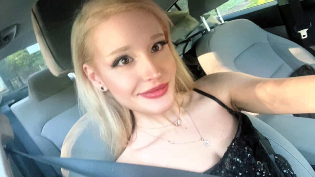 Make-up artist Dara Mackenzie looks so much like Ariana Grande that people scream at her in the street - but trolls accuse her of impersonating the star. See the likeness.