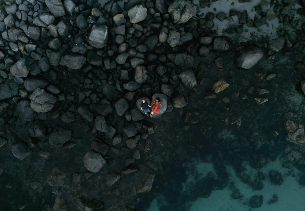 Junebug Weddings reveals 2026’s best engagement photos, with couples embracing cinematic backdrops from misty mountains to Lake Como for unforgettable romantic scenes