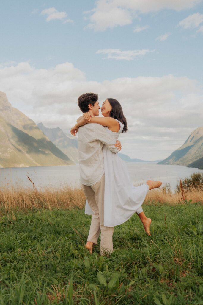 Junebug Weddings reveals 2026’s best engagement photos, with couples embracing cinematic backdrops from misty mountains to Lake Como for unforgettable romantic scenes