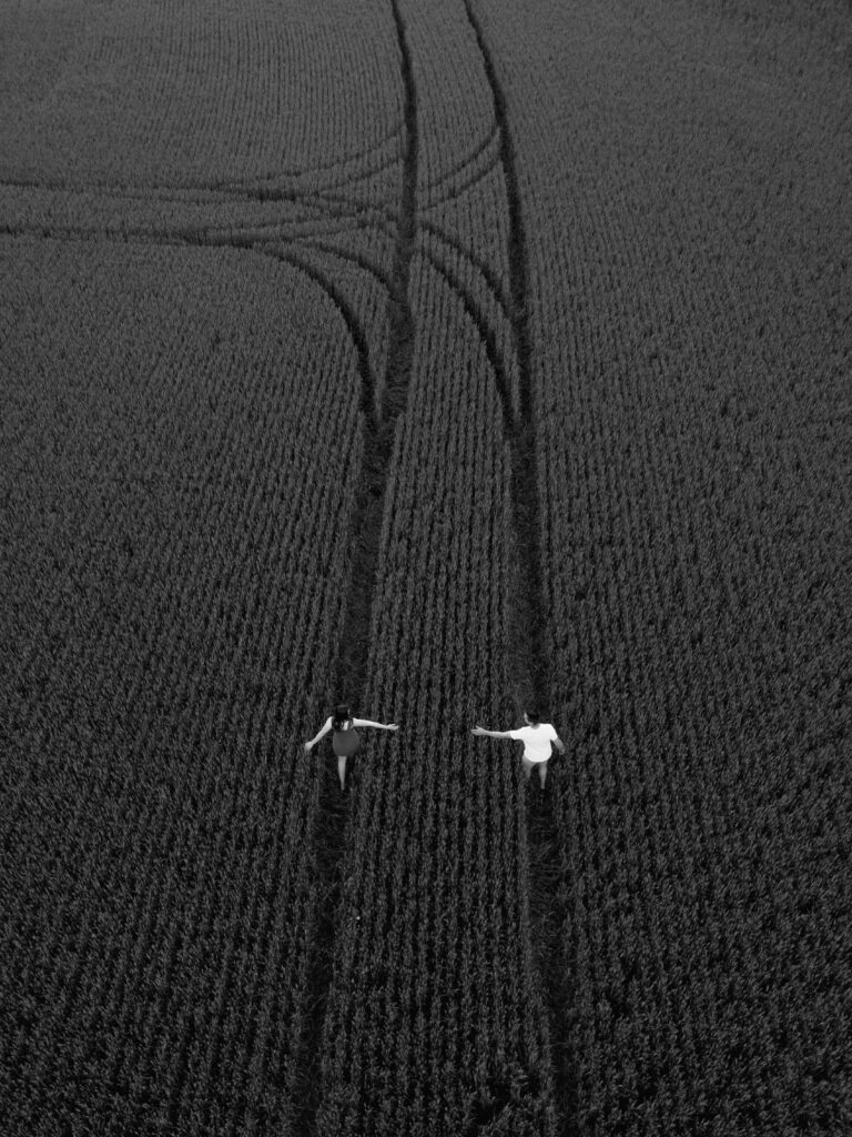 Junebug Weddings reveals 2026’s best engagement photos, with couples embracing cinematic backdrops from misty mountains to Lake Como for unforgettable romantic scenes