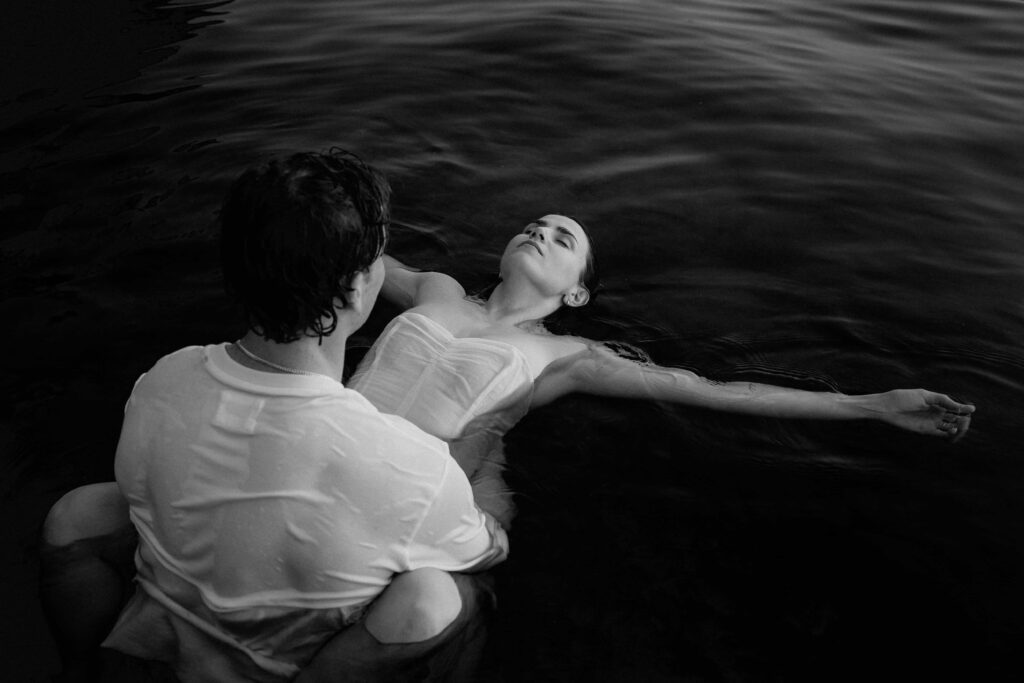 Junebug Weddings reveals 2026’s best engagement photos, with couples embracing cinematic backdrops from misty mountains to Lake Como for unforgettable romantic scenes