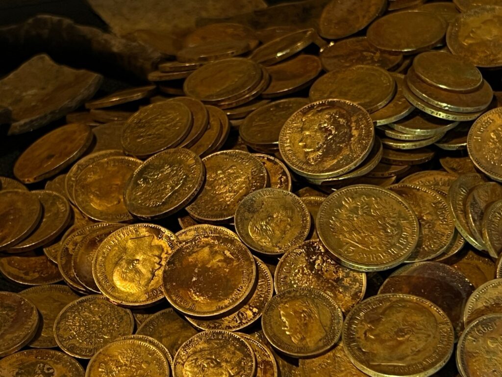 Archaeologists uncovered a hidden hoard of 409 gold coins from the final days of the Russian Empire, a discovery now valued at more than £373,000.