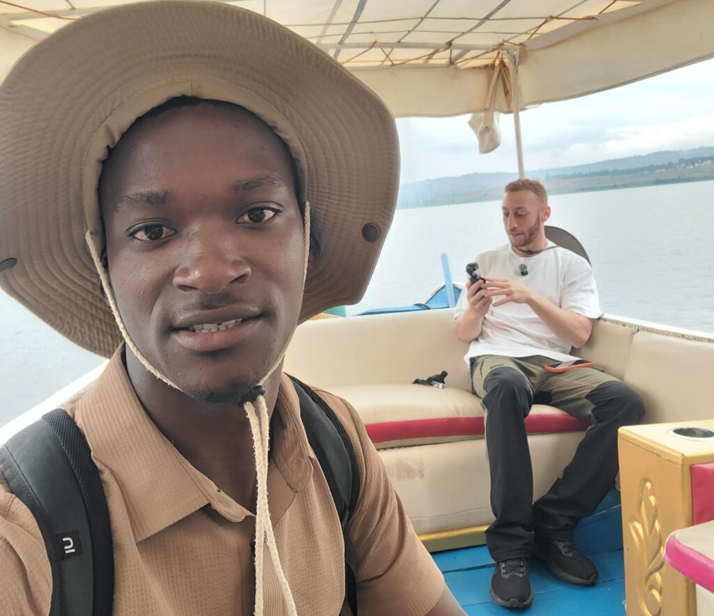 A safari turned tense as a massive hippo charged a boat on Uganda’s Kazinga Channel, leaving stunned tourists witnessing the raw power of one of Africa’s deadliest animals