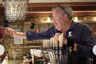 Jeremy Clarkson's pub slammed with scathing reviews as diners ridicule robotic servers, cold food and a production line setup - comparing the experience to eating at McDonalds.