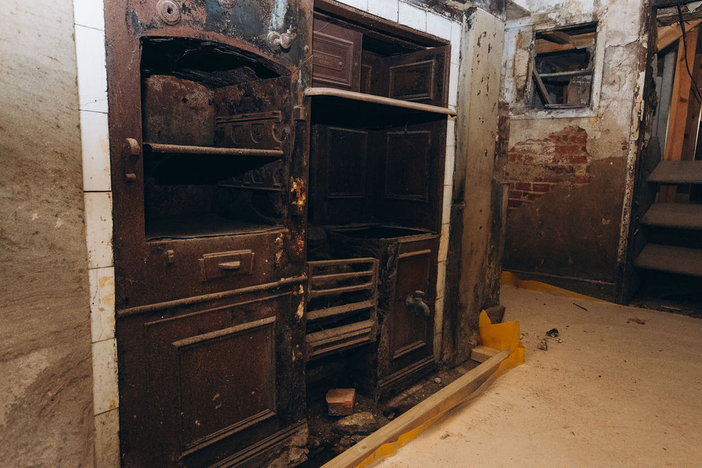 A 2,000-year-old Roman well was uncovered during shop renovations in Caistor, revealing hidden history beneath a Georgian building and sparking hopes for restoration.