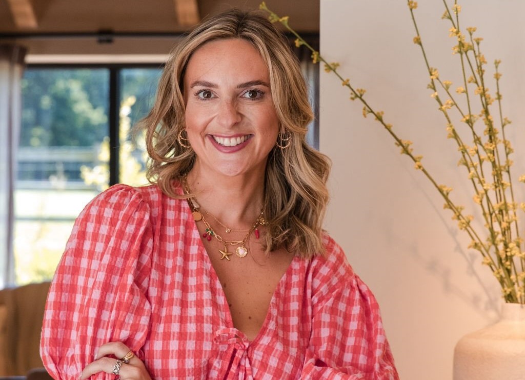 A savvy shopper snapped up a red Louis Vuitton bag worth over £1,000 for just £4 in a Manchester charity shop and now fans are debating if it is real.