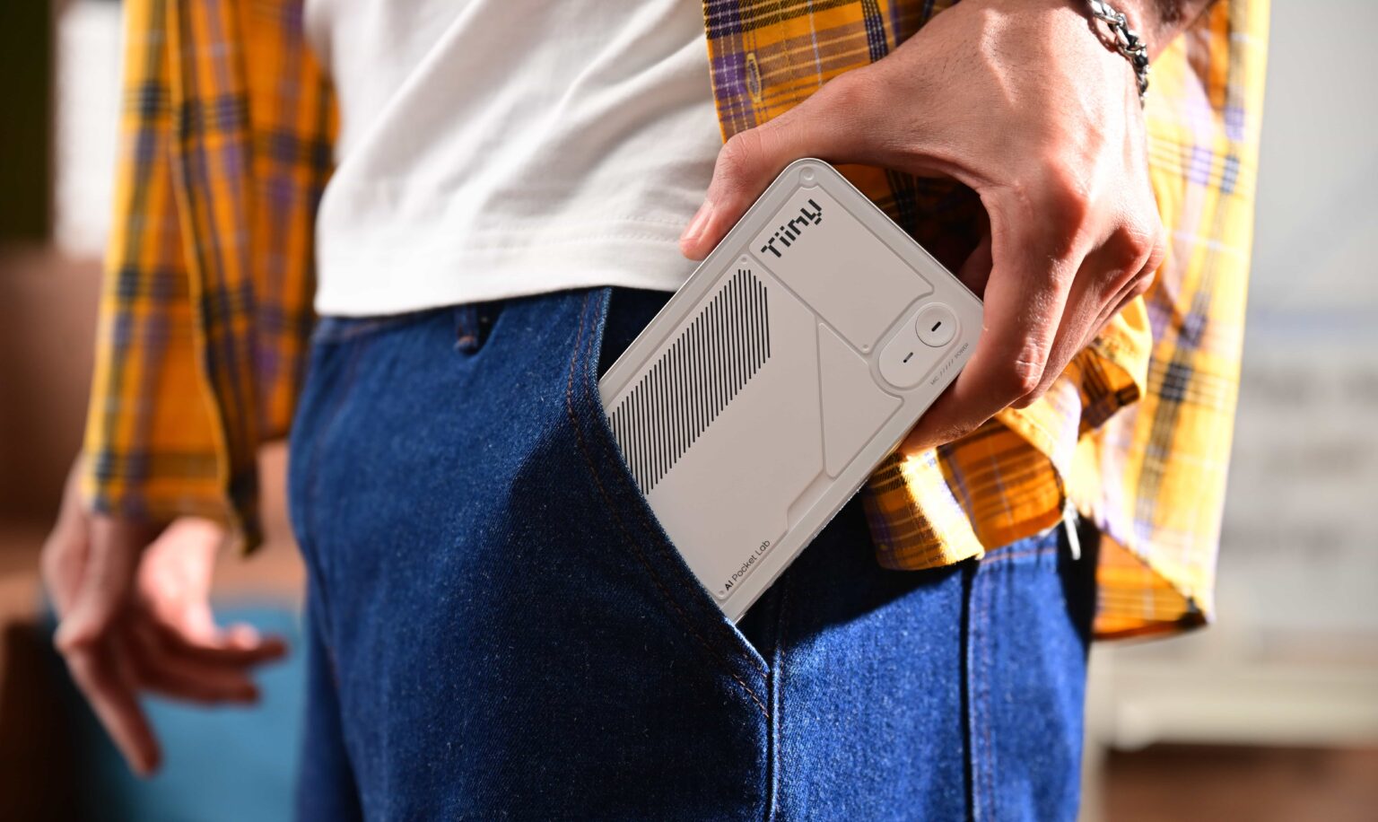 The world’s smallest supercomputer has been unveiled, a pocket-sized AI device powerful enough to run massive language models and perform advanced reasoning without cloud servers.