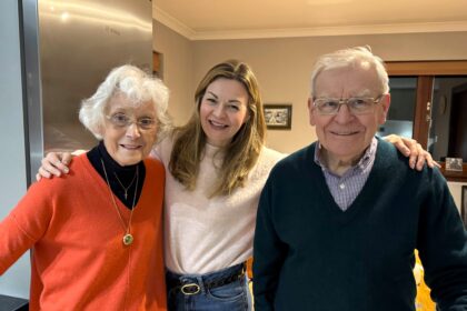 Woman shares how weight training twice a week transformed her parents in their 80s, boosting strength and mobility so dramatically that millions online think the results are AI.