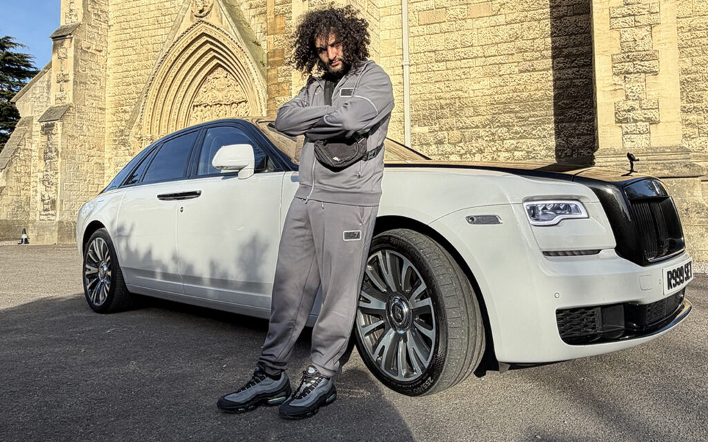 Two Brits got their car stuck in a Cotswolds river and could not believe it when Batman turned up to help. The bizarre rescue clip has gone viral with over 490,000 views.