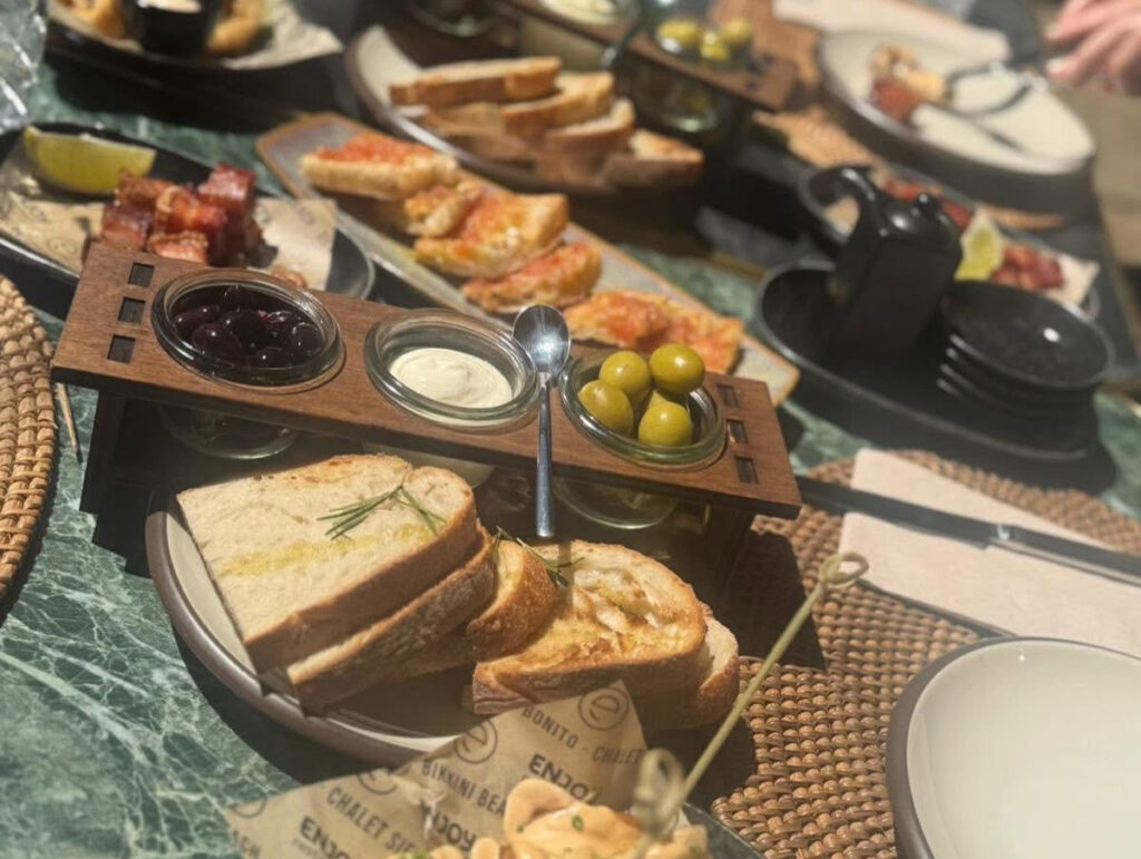 A group of friends flew to Palma, Spain and back in just 13 hours - squeezing in tapas, cocktails and sightseeing for around £150 each.