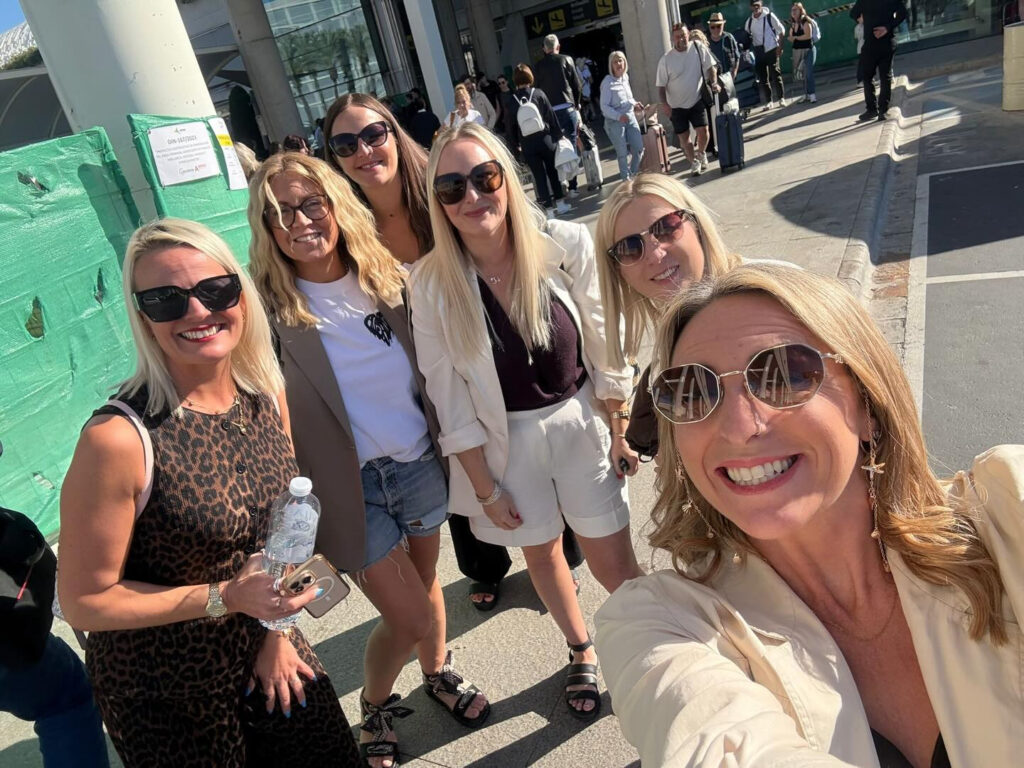 A group of friends flew to Palma, Spain and back in just 13 hours - squeezing in tapas, cocktails and sightseeing for around £150 each.